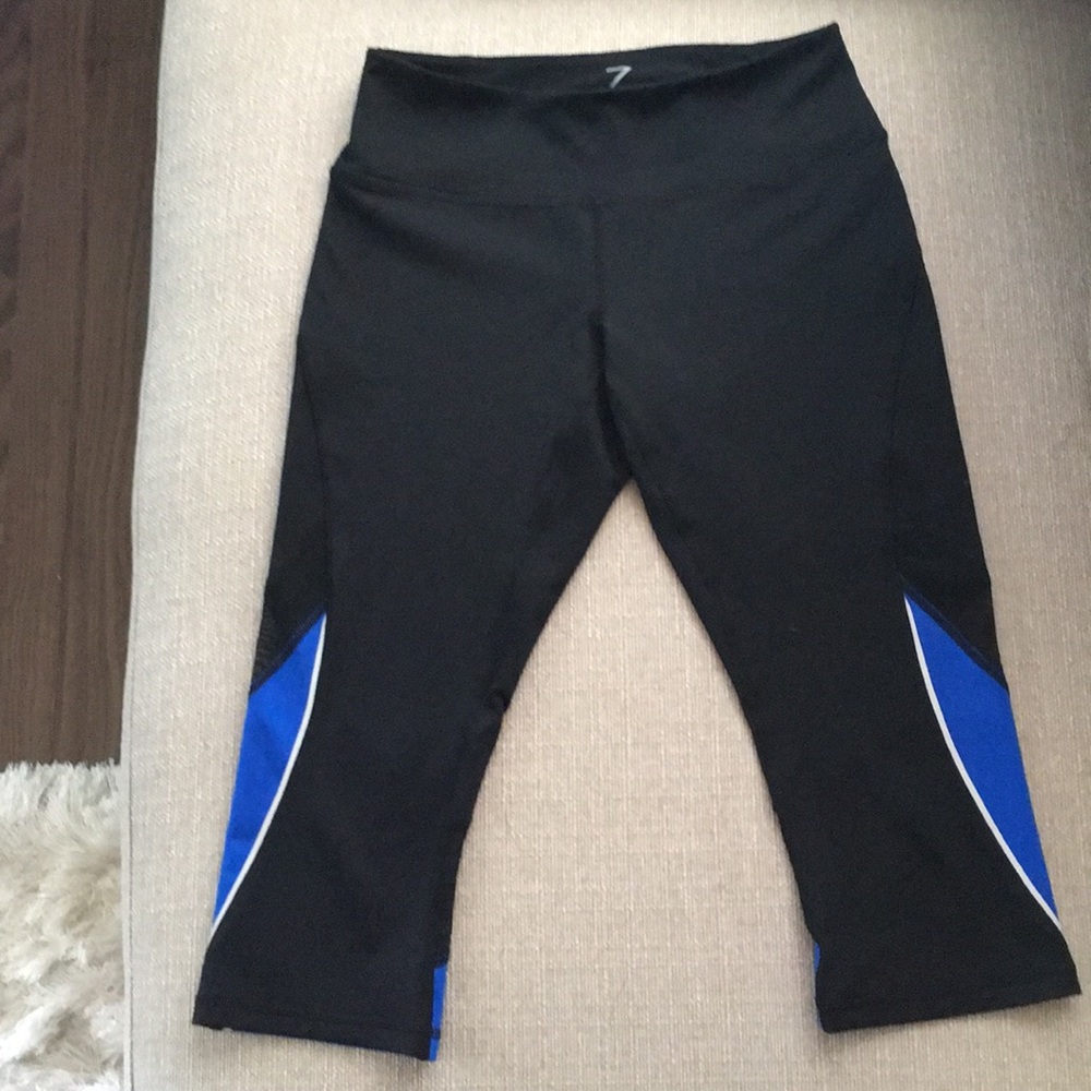 Zella black and blue with mesh capris